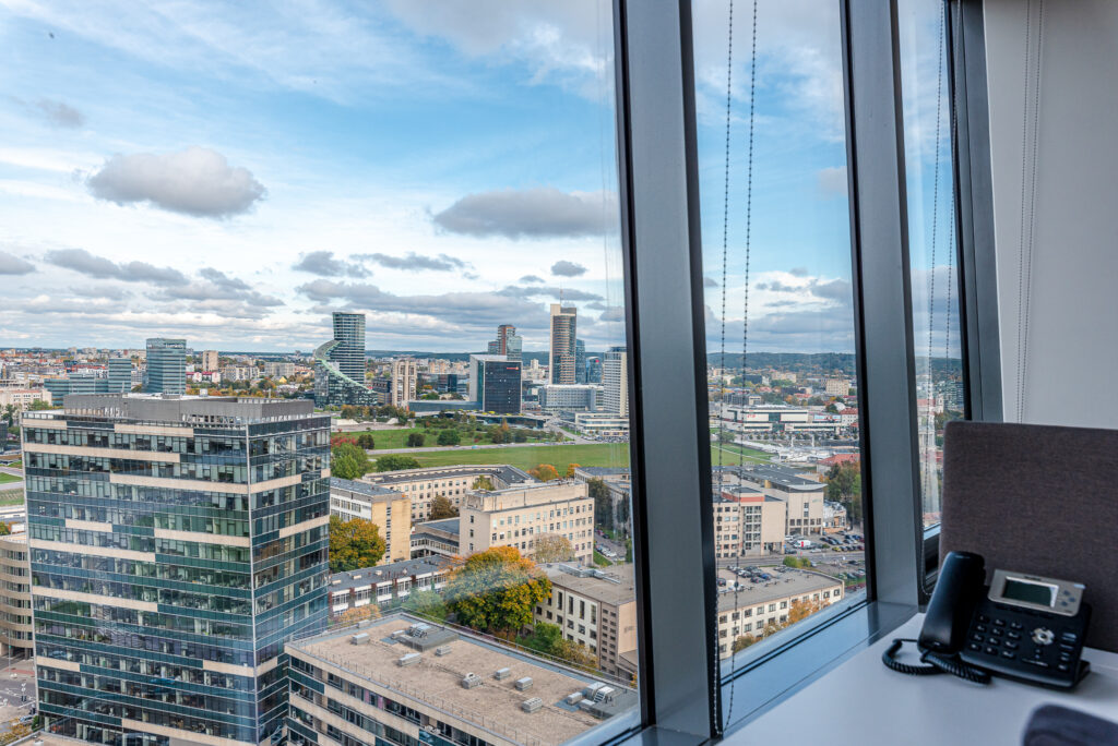 18 auk&scaron;tas, RYTAI