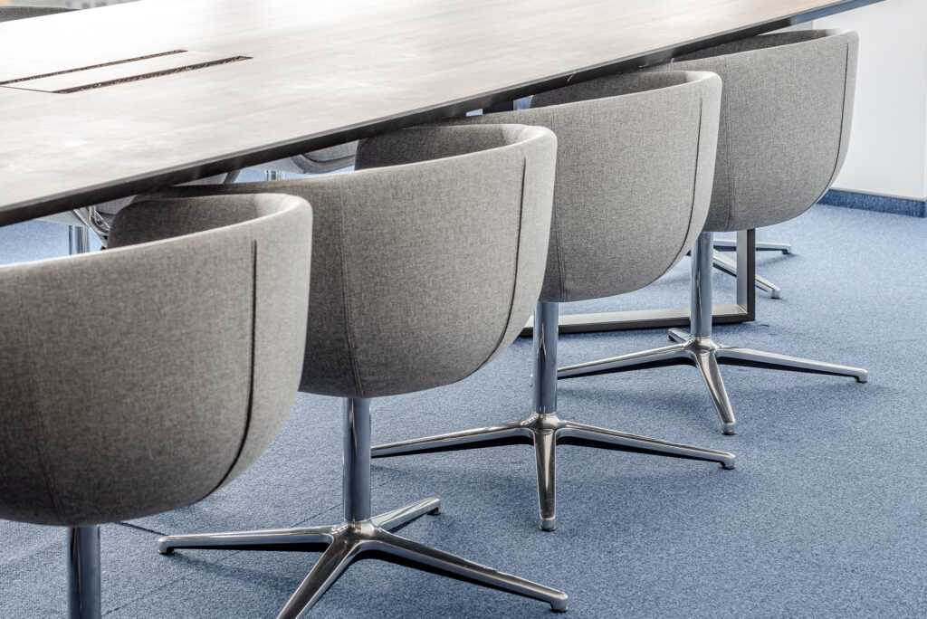 18 auk&scaron;tas, RYTAI