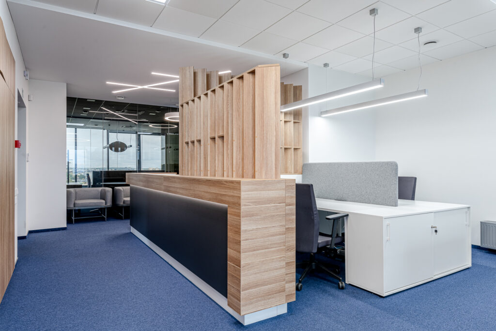 18 auk&scaron;tas, RYTAI